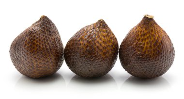 Yılan meyve beyaz arka plan üzerinde üç salak ro izole.