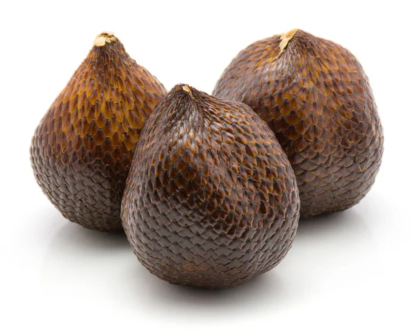 Salak beyaz arka plan üzerinde üç yılan frui izole.