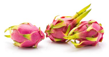 Dragon meyve (Pitaya, Pitahaya) beyaz arka plan üzerinde üç fres izole.