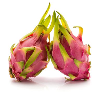 Dragon meyve (Pitaya, Pitahaya) beyaz arka plan üzerinde iki whol izole.