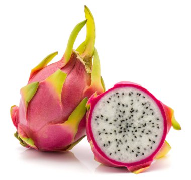 Dragon meyve (Pitaya, Pitahaya) beyaz arka plan üzerinde bir bütün bir kesit hal izole.