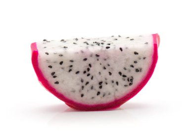 Bir dragon meyve (Pitaya, Pitahaya) dilim beyaz arka plan üzerinde bir piec izole.