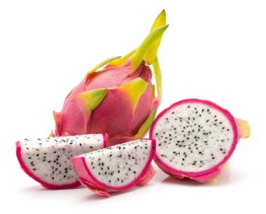 Beyaz arka plan bir bütün iki dilimlenmiş parçaları ve bir hal izole Dragon meyve (Pitaya, Pitahaya)
