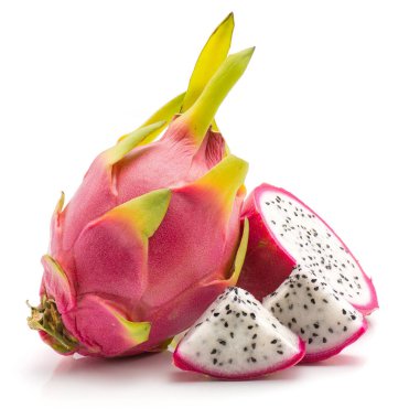 Beyaz arka plan bir bütün iki taze dilimlenmiş parçaları bir hal izole dragon meyve (Pitaya, Pitahaya) dilimlenmiş