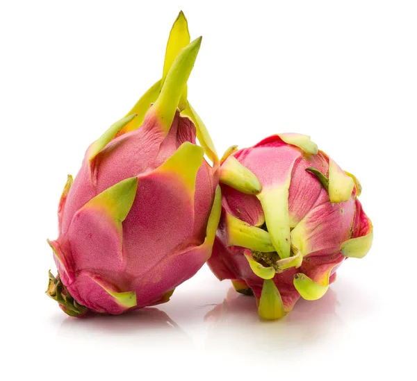 Beyaz arka plan nitelikleri üzerinde izole iki dragon meyve (Pitaya, Pitahaya)