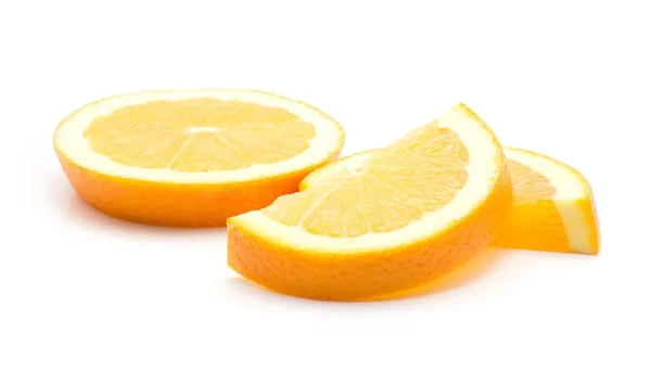 Tři Plátky Pomeranče Izolovaných Bílém Poza — Stock fotografie