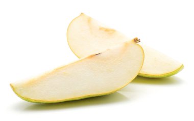 Beyaz adam izole iki yeşil armut dilimleri