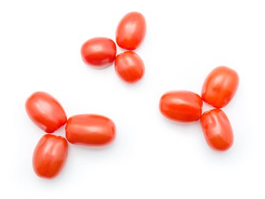 Kiraz domates Bobulienka çiçekler üzerinde beyaz adam izole görünümü top