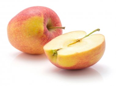 Elma (Evelina çeşitli) beyaz arka plan üzerinde bir bütün kırmızı kök ve bir hal ile sarı izole.