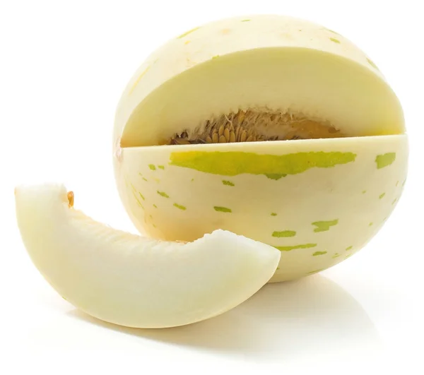 Beyaz arka planda biri ile bir dilim kesip izole kavun (Piels de Sapo, Honeydew) dilimlenmiş