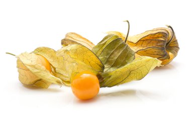 Beyaz arka plan meyveleri yığın ve bir portakal berr izole Physalis