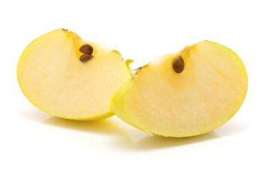 Elma (Smeralda çeşitli) iki dilim beyaz adam izole tohumları ile