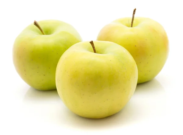 Tres Manzanas Variedad Smeralda Aisladas Sobre Fondo Blanco — Foto de Stock