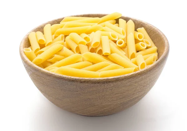 Penne Rigate Träskål Isolerad Vit Bakgrund Torr Pasta Bit — Stockfoto