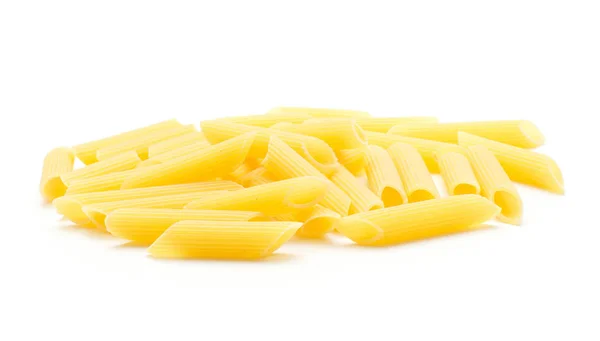 Penne Rigate Isolate Fondo Bianco Pasta Cruda Secca Pezzi Stac — Foto Stock