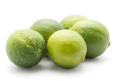 Beyaz arka plan olgun ve nitelikleri üzerinde izole limon yığını