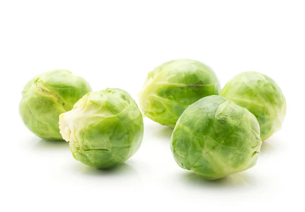 Gekookte Brussel Sprout Geïsoleerd Een Witte Achtergrond Vijf Hele Hoofd — Stockfoto