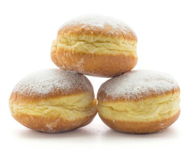 Hol olmadan güç şeker ile Sufganiyah üç geleneksel halka izole beyaz arka plan üzerinde taze pişmiş
