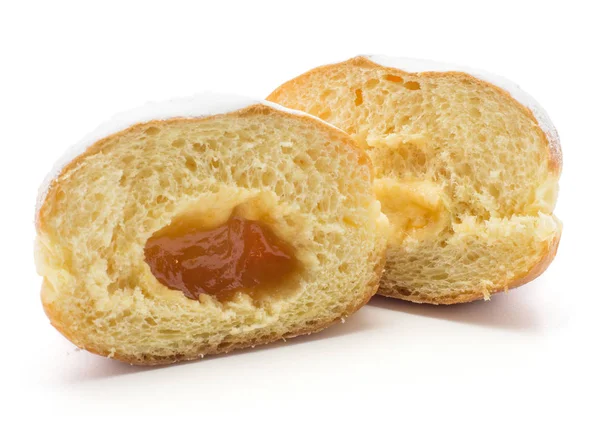Een Donut Sufganiyah Gesneden Helft Met Abrikozenjam Geïsoleerd Een Witte — Stockfoto