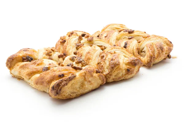 Üç büküm ekmek üzerinde beyaz izole pekan somun ile arka plan ve insid jam