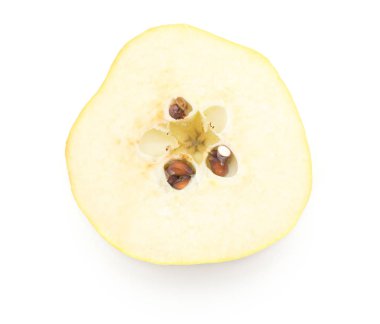 Beyaz arka plan olgun ham taze kesit tohumları ile izole Ayva yarım üstten görünüm dilimlenmiş
