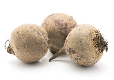 Beyaz arka plan ra üzerinde izole üç pancar (kırmızı pancar) ampul