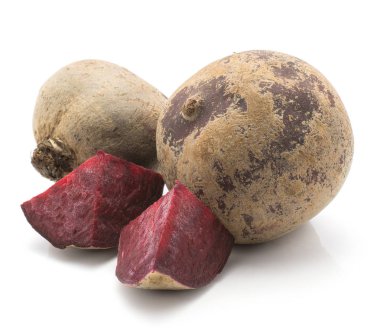 Pancar (çiğ kırmızı pancar) iki ampul ve iki adet beyaz adam izole