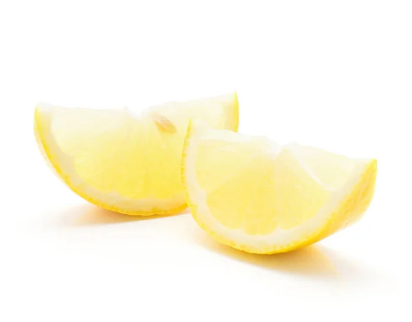 Dva Plátky Citronu Izolované Bílém Poza — Stock fotografie
