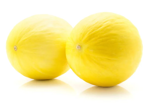 Dua Melon Kuning Madu Terisolasi Dalam Kelompok Kulit Putih — Stok Foto