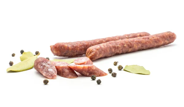 헝가리어 소시지 페퍼로니 절단된 배경에 소문자 돼지고기와 꿀벌에 — 스톡 사진