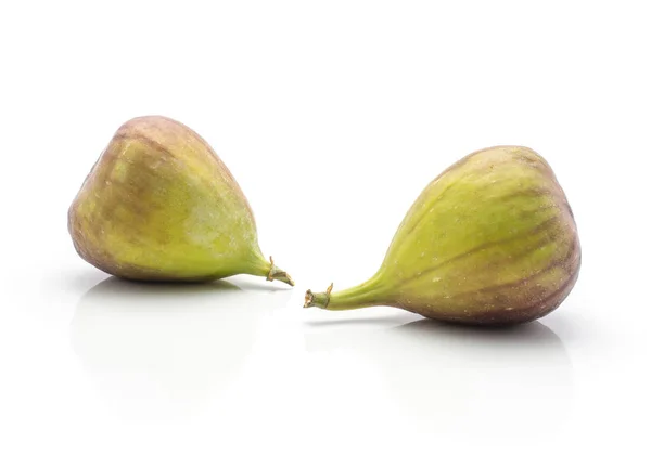 Twee Vijgen Paars Groen Geïsoleerd Een Witte Achtergrond Rijp Fres — Stockfoto