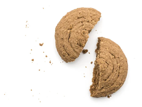 Een Gebarsten Cacao Oat Cookie Bovenaanzicht Geïsoleerd Een Witte Achtergrond — Stockfoto