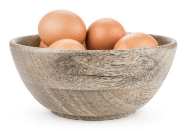 Ahşap bir kasede beyaz adam izole kahverengi tavuk yumurtası