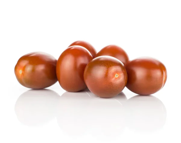 Six Tomates Cerises Rouges Noires Isolées Sur Fond Blanc — Photo