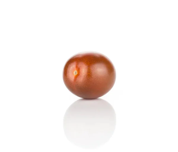 Une Tomate Cerise Raisin Rouge Noir Isolée Sur Fond Blanc — Photo