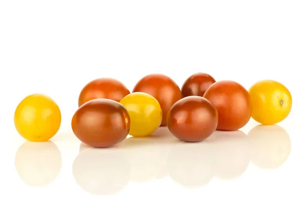 Uva Cereja Tomates Mistura Isolado Fundo Branco Amarelo Preto Vermelho — Fotografia de Stock