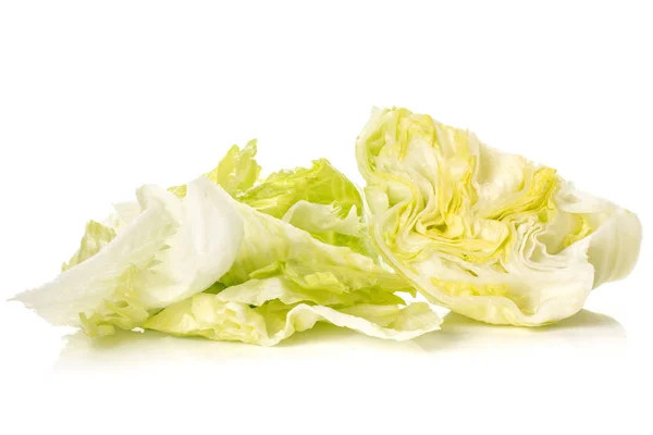 Eisbergsalat Frische Salatblätter Stapeln Sich Isoliert Auf Weißem Hintergrund — Stockfoto