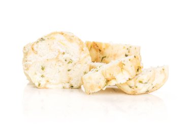 Calsbad ekmek hamur tatlısı dilimlerin yığın beyaz arka plan üzerinde taze steame izole