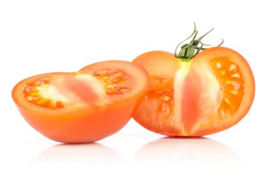 Bir kırmızı domates üzerinde beyaz adam izole iki bölüm yarım kesilmiş