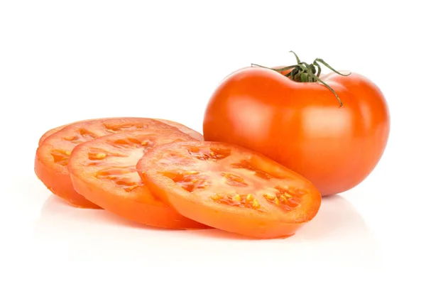 Tomate Rojo Rodajas Aislado Sobre Fondo Blanco Una Rebanada Entera —  Fotos de Stock