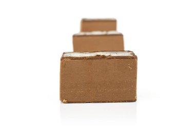 Tatlı Viyana fındığı beyaza izole edilmiş.