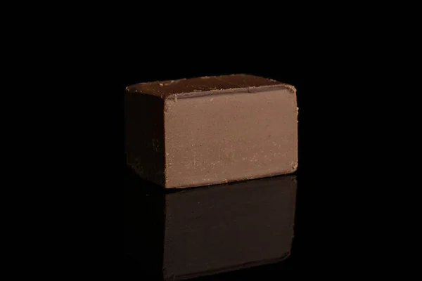 Nougat viennois sucré isolé sur verre noir — Photo