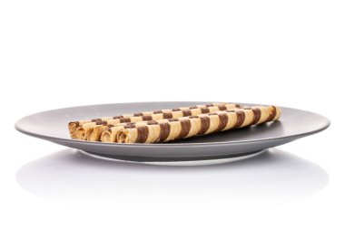 Fındıklı gofretli bisküvi beyaza izole edilmiş.