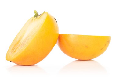 Beyaz üzerine izole edilmiş tatlı portakal hurması.