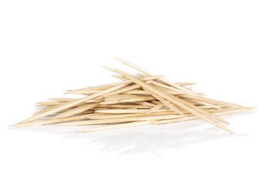 Tahta kahverengi kürdan beyaza izole edilmiş.