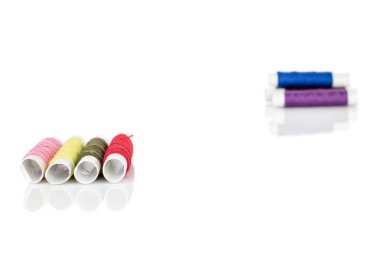 beyaz izole dikiş iplik biriktirme