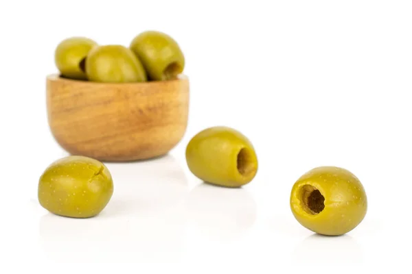 Olive denocciolate verdi isolate su bianco — Foto Stock