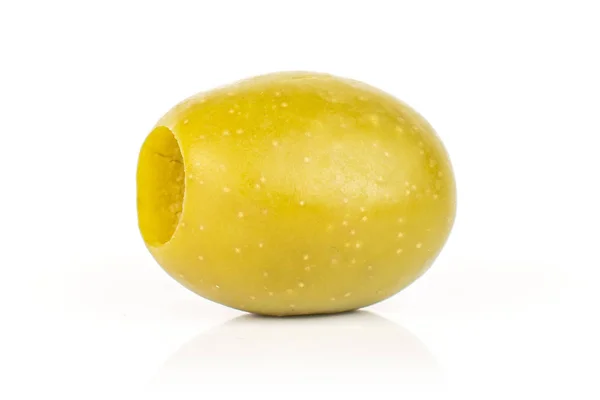 Yeşil çukur zeytin meyvesi beyaza izole edilmiş — Stok fotoğraf