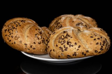 Siyah camda izole edilmiş Susam Kaymağı rulosu