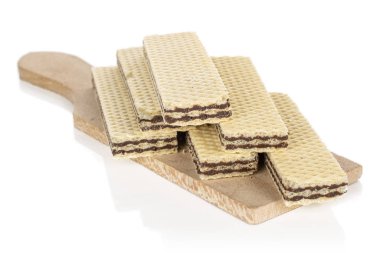 Beyaz üzerine izole edilmiş çikolatalı bisküvi.